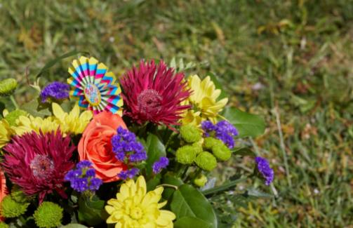 Transformeer je huis met poederroze Ranonkels: Ideeën voor het zelf maken van bloemstukken