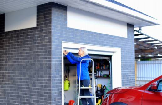 De ultieme handleiding voor het weerbestendig maken van garagedeuren: Bescherm uw huis tegen de elementen