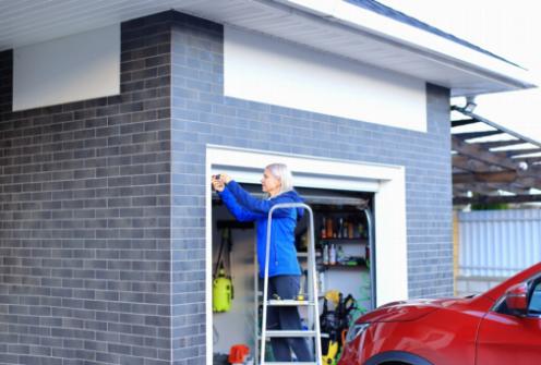 Doe-het-zelf vervanging van garagedeurveren: Een stapsgewijze handleiding