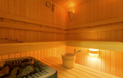 Zelf sauna onderhoud: eenvoudige stappen voor een sauna die lang meegaat